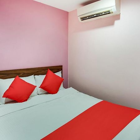 Oyo 89480 Dream House Hotel Skudai Exterior foto