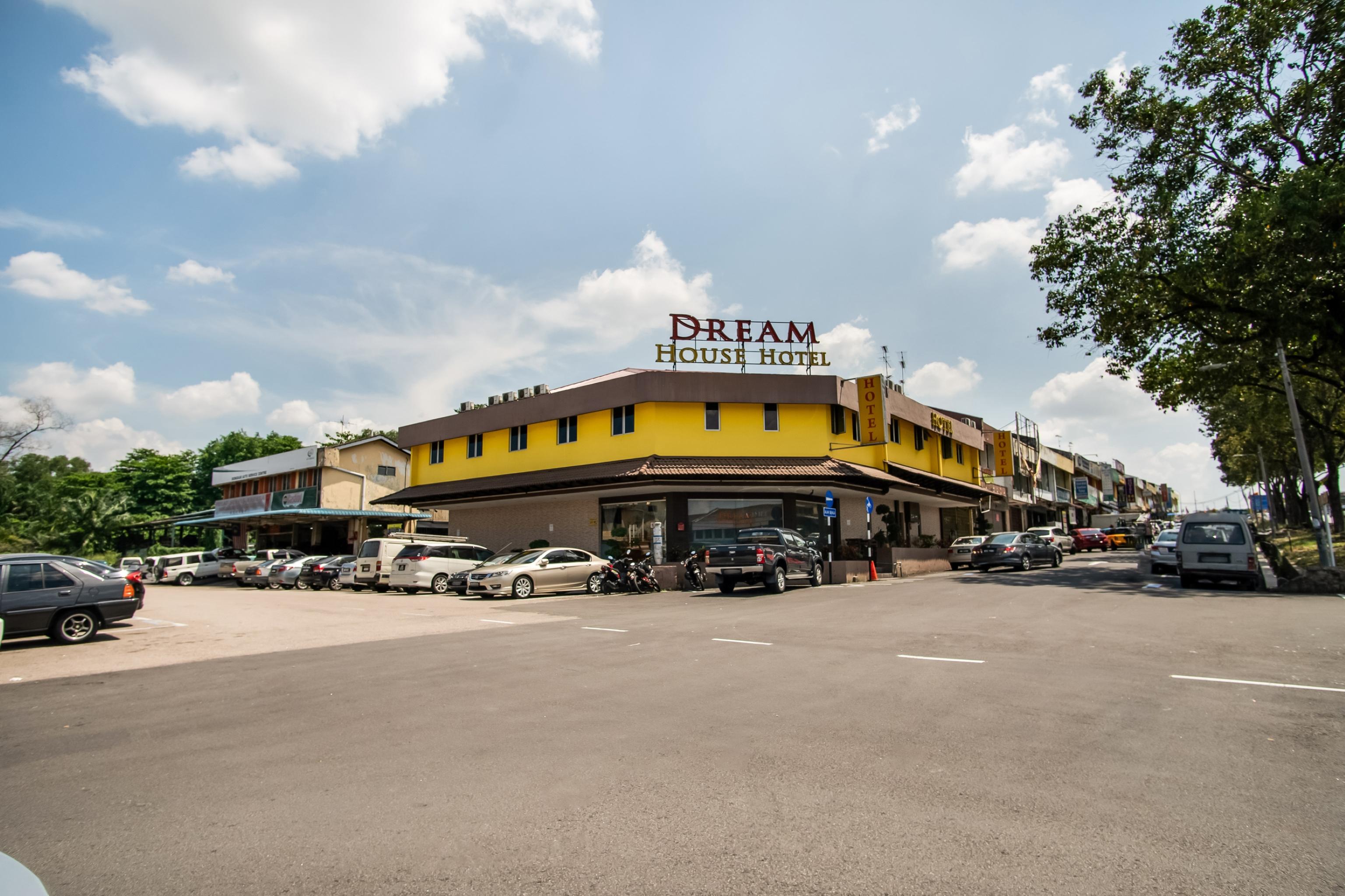 Oyo 89480 Dream House Hotel Skudai Exterior foto